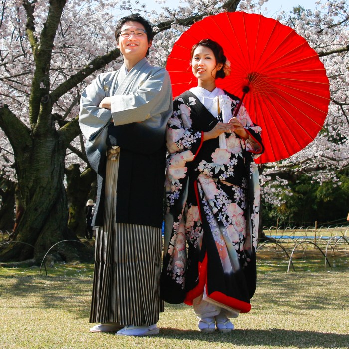 japanese-couple-in-traditional-dress image - Free stock photo - Public Domain photo - CC0 Images